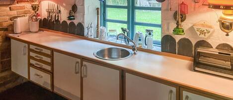 Fridge, stovetop, coffee/tea maker