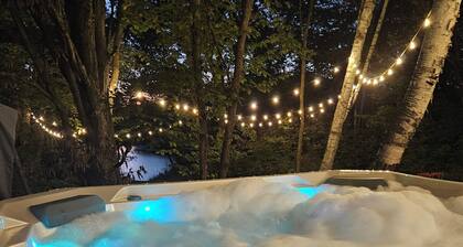 Cabin Retreat with Hot Tub