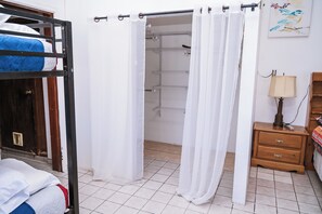 1 bedroom, internet, bed sheets