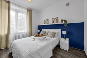 1 habitación, tabla de planchar con plancha, wifi gratis y ropa de cama 