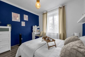 1 dormitori, planxa i posts de planxar, wifi gratuïta i roba de llit 