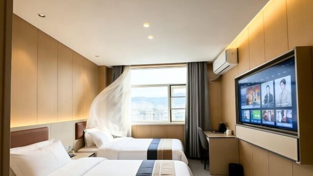 A hotel room with two beds, a TV, and a window with curtains. - Homeinn Pebble Hotel (Tongling Zhidicheng Fortune Plaza Third Middle School) (Tongling)