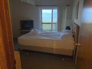 4 chambres, fer et planche à repasser, Wi-Fi, draps fournis