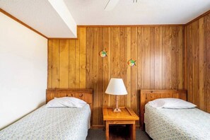 4 bedrooms, iron/ironing board, WiFi, bed sheets