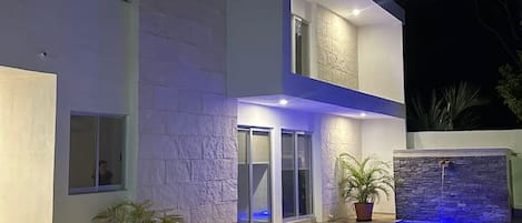 حمام سباحة