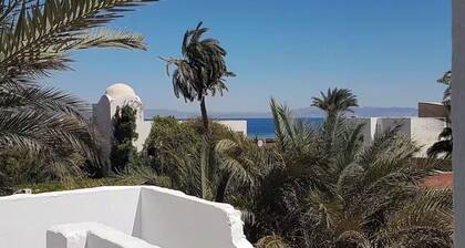 2 bedroom apt with Seaview terrace and rooftop