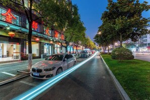 Free self parking - Jindu Hotel (Wuyuan)