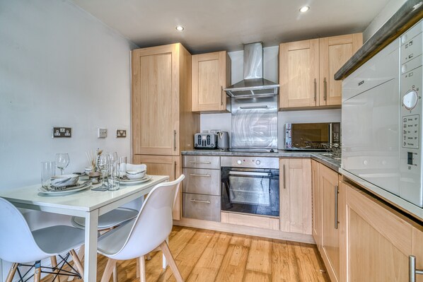 Fridge, microwave, oven, stovetop