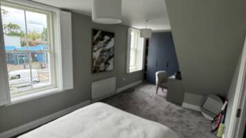 4 slaapkamers, een strijkplank/strijkijzer, internet, beddengoed