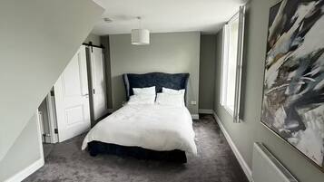 4 bedrooms, iron/ironing board, Internet, bed sheets