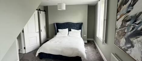 4 bedrooms, iron/ironing board, Internet, bed sheets