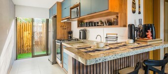 2 Suite Apartment in Condo With Pool Eko0008