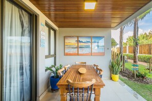 Basic Apartment | Outdoor dining