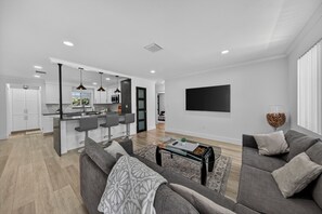 TV - Tropical South Florida Home (Oakland Park)