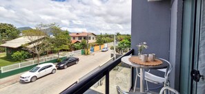 Outdoor dining - Beautiful Complete Studio in Campeche (Campeche Florianópolis)