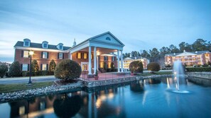 Exterior - Your Historic Escape Awaits at Holiday Inn Club Vacations Williamsburg- 2 Bd. (Williamsburg)