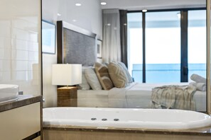 2 bedrooms, in-room safe, iron/ironing board, free WiFi