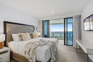 2 chambres, coffres-forts dans les chambres, fer et planche à repasser