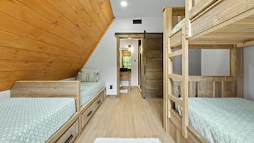 Tabla de planchar con plancha, wifi gratis y ropa de cama