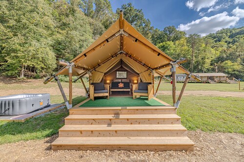 Elevated Glamping|HotTub|Near PF,GBurg & Asheville