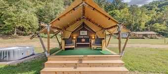 Elevated Glamping|HotTub|Near PF,GBurg & Asheville