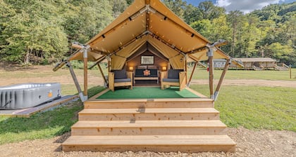 Elevated Glamping|HotTub|Near PF,GBurg & Asheville