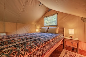 1 bedroom, bed sheets