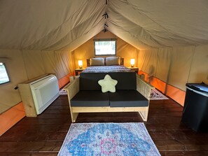 1 bedroom, bed sheets