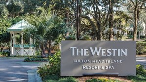 A sign for The Westin Hilton Head Island Resort & Spa.