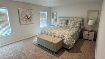 4 bedrooms, iron/ironing board, WiFi, bed sheets