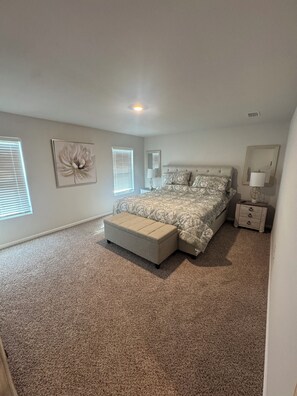 4 bedrooms, iron/ironing board, WiFi, bed sheets