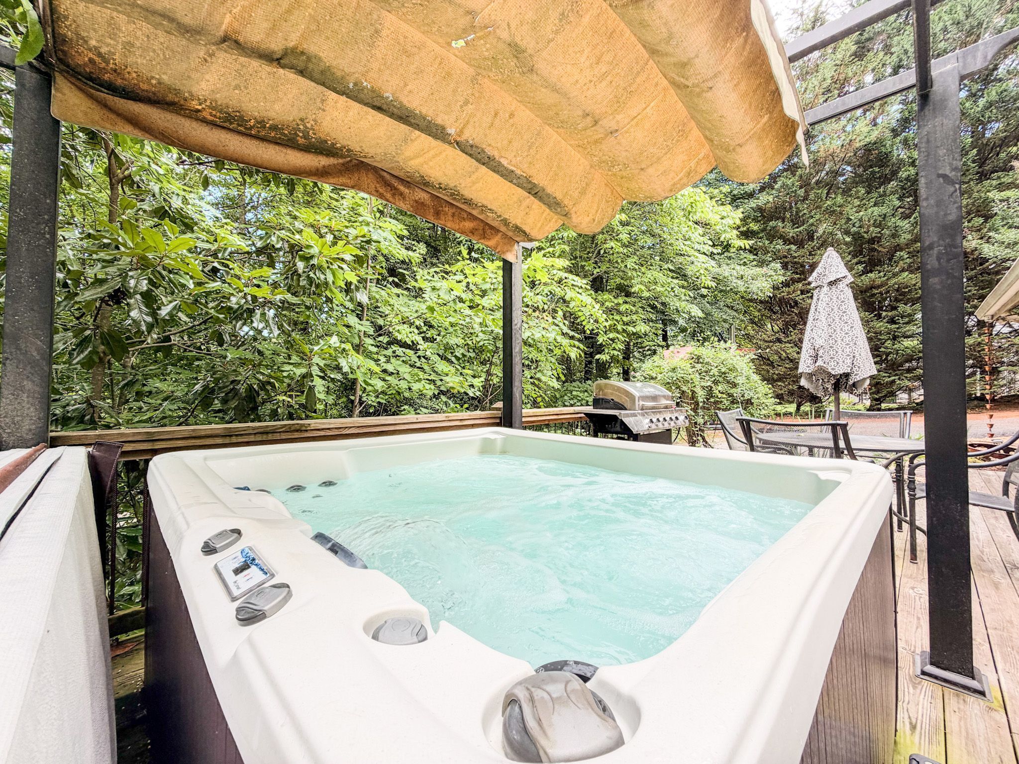 Bañera de hidromasaje al aire libre