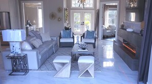 TV, fireplace - Luxury Waterfront Retreat – Kayaks, Jet Skis, Biking & Beaches at Your Back Door (Nokomis)