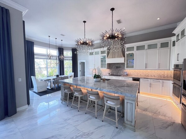 Microwave, oven, stovetop, dishwasher - Luxury Waterfront Retreat – Kayaks, Jet Skis, Biking & Beaches at Your Back Door (Nokomis)