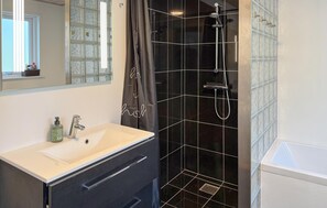 Shower - Lovely home in Ebeltoft with WiFi (Ebeltoft)