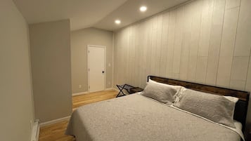 3 bedrooms, desk, free WiFi, bed sheets