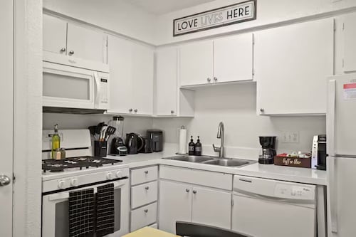 ATX Casa Vida BnB ~ Near North Loop & UT