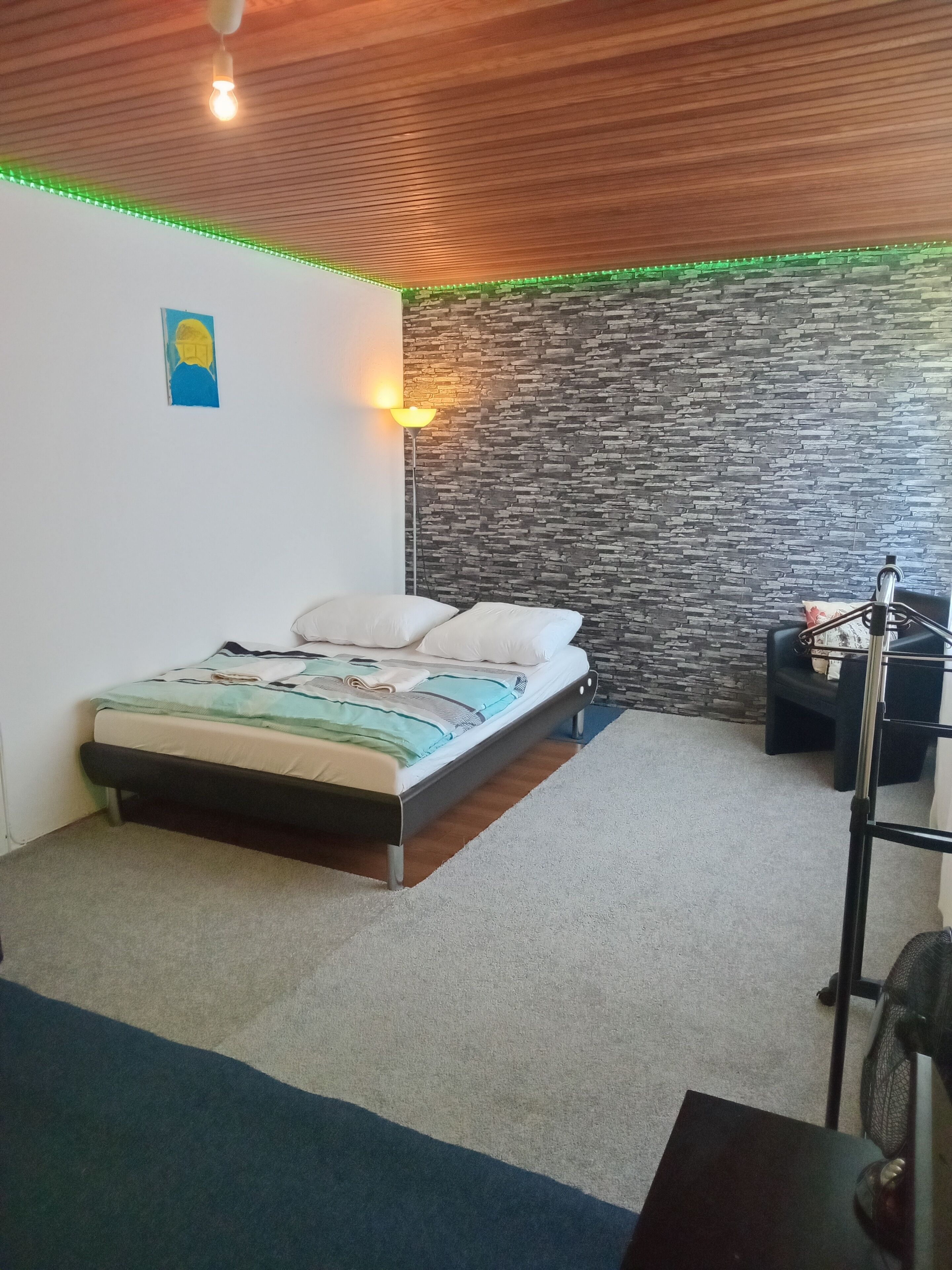 3 chambres, fer et planche à repasser, Wi-Fi, draps fournis