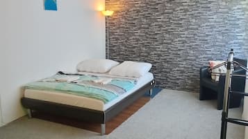 3 slaapkamers, een strijkplank/strijkijzer, wifi, beddengoed