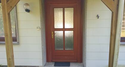 Cozy 3-Bed Apartment in Buchholz. Ideal for work &Families.Free Parking & wifi