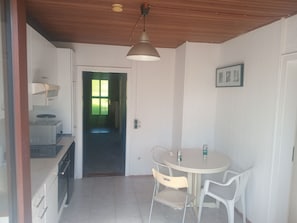 Mikroaaltouuni, uuni, liesi