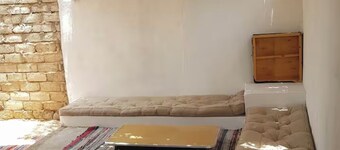 3 bedroom Boho apartment seconds to the beach