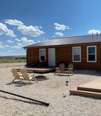 Terrace/patio. Peaceful Mountain View 2-bedroom Cabin