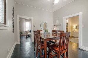 Dining - Riverside Hideaway minutes from downtown Cincy (Cincinnati)