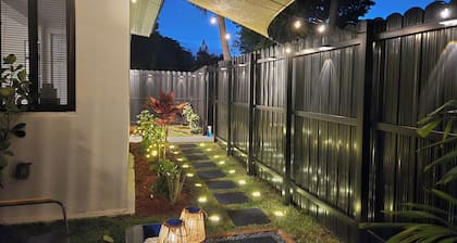 Cozy 1 Bedroom + Patio Near Beaches & HardRock Cafe!