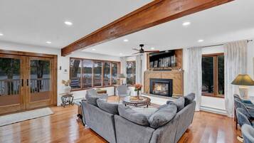 Smart TV, fireplace, offices, computer monitors