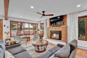 Smart TV, fireplace, offices, computer monitors