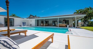 A heated pool - LUXE Lake Oasis I Dock, Pool & Designer Interiors (Boynton Beach)