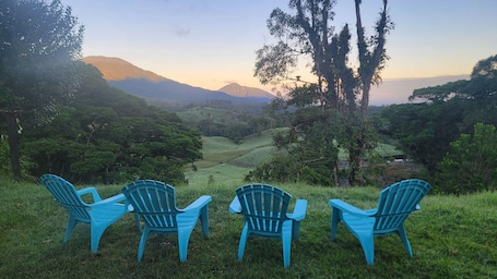 Property grounds. Spacious 5-bedroom farmhouse Panoramic Views Poas Volcano and Cloud Rainforest