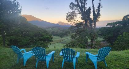 Spacious 5-bedroom farmhouse Panoramic Views Poas Volcano and Cloud Rainforest